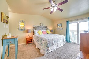 Bay View, Pool Access: Romantic Galveston Retreat!