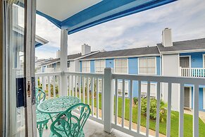 Bay View, Pool Access: Romantic Galveston Retreat!