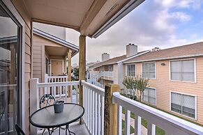 Romantic Galveston Retreat: Bay View, Pool Access!