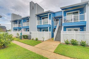 Bay View, Pool Access: Romantic Galveston Retreat!