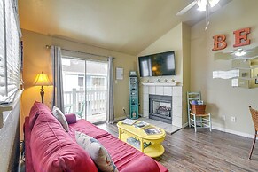 Bay View, Pool Access: Romantic Galveston Retreat!