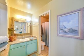 Bay View, Pool Access: Romantic Galveston Retreat!