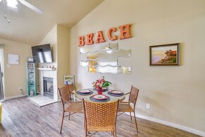 Bay View, Pool Access: Romantic Galveston Retreat!