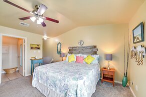 Bay View, Pool Access: Romantic Galveston Retreat!