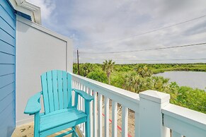Bay View, Pool Access: Romantic Galveston Retreat!