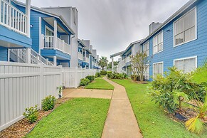 Bay View, Pool Access: Romantic Galveston Retreat!