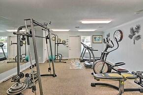 Bay View, Pool Access: Romantic Galveston Retreat!