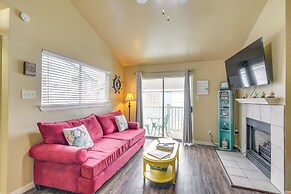 Bay View, Pool Access: Romantic Galveston Retreat!