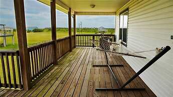 Spacious Retreat W/expansive Yard & Beach Access!