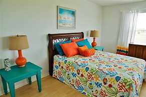 Spacious Retreat W/expansive Yard & Beach Access!