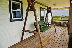 Spacious Retreat W/expansive Yard & Beach Access!