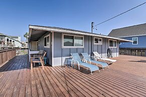 1/2 Mi to Beach: Canal-front Galveston Home!