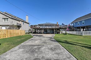 1/2 Mi to Beach: Canal-front Galveston Home!