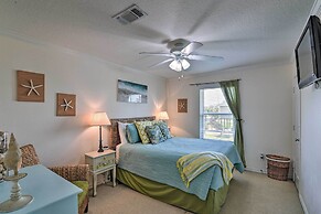 Walk to Galveston Beach: Pet-friendly Home