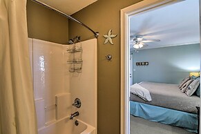 Walk to Galveston Beach: Pet-friendly Home