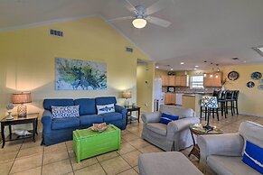 Walk to Galveston Beach: Pet-friendly Home