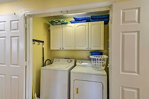 Walk to Galveston Beach: Pet-friendly Home