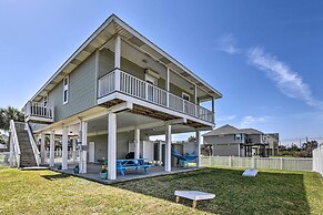 Walk to Galveston Beach: Pet-friendly Home