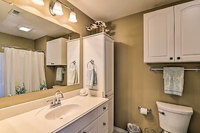 Walk to Galveston Beach: Pet-friendly Home