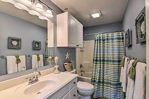 Walk to Galveston Beach: Pet-friendly Home