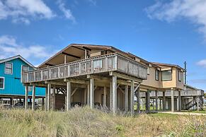 Steps to Beach: Home w/ Deck in Galveston!