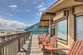 Steps to Beach: Home w/ Deck in Galveston!