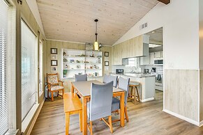 Steps to Beach: Home w/ Deck in Galveston!