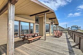 Steps to Beach: Home w/ Deck in Galveston!