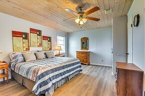 Steps to Beach: Home w/ Deck in Galveston!