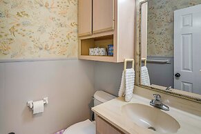 Steps to Beach: Home w/ Deck in Galveston!