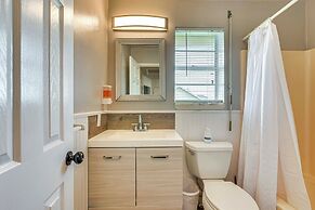 Steps to Beach: Home w/ Deck in Galveston!