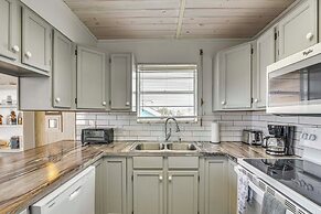 Steps to Beach: Home w/ Deck in Galveston!