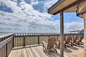Steps to Beach: Home w/ Deck in Galveston!