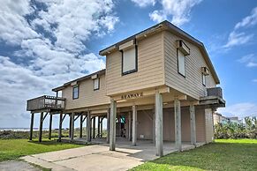 Steps to Beach: Home w/ Deck in Galveston!