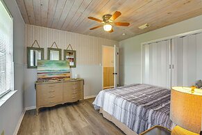 Steps to Beach: Home w/ Deck in Galveston!