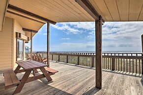 Steps to Beach: Home w/ Deck in Galveston!