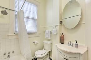 1/2 Mi to Beach & Seawall: Galveston Getaway!