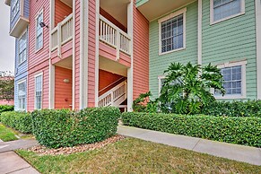 Oceanfront Galveston Condo: Balcony & Pool Access!