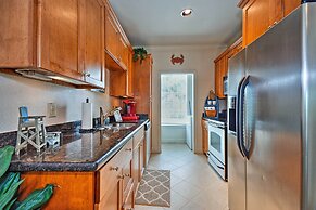 Oceanfront Galveston Condo: Balcony & Pool Access!