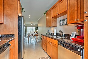 Oceanfront Galveston Condo: Balcony & Pool Access!