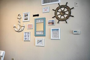 Oceanfront Galveston Condo: Balcony & Pool Access!