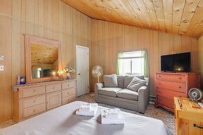 Near Hiking & Skiing: Home in Wilmington!