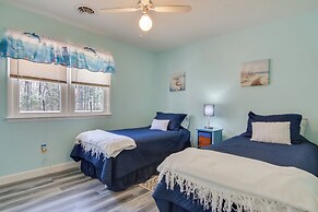 4 Mi to Beaches: Pet-friendly Berlin Home!