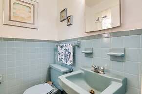 4 Mi to Beaches: Pet-friendly Berlin Home!