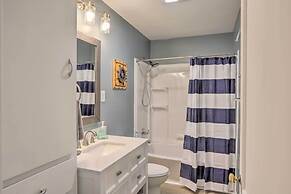 Port Clinton Getaway - Walk to Beach & Restaurants