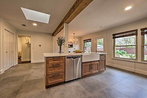 6 Mi to Dtwn Austin: Home w/ Screened Porch & Yard