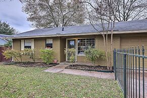 6 Mi to Dtwn Austin: Home w/ Screened Porch & Yard