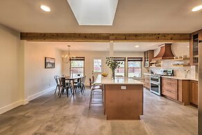 6 Mi to Dtwn Austin: Home w/ Screened Porch & Yard