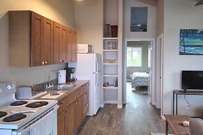 Quiet Kailua-kona Apt w/ Sunset & Ocean Views