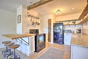 Big Island Condo w/ Pool Access: Walk to Beach!